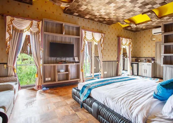 Royal Empire Boutique Hotel 3*