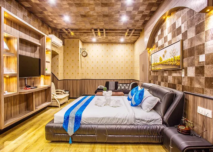 Royal Empire Boutique Hotel 3*