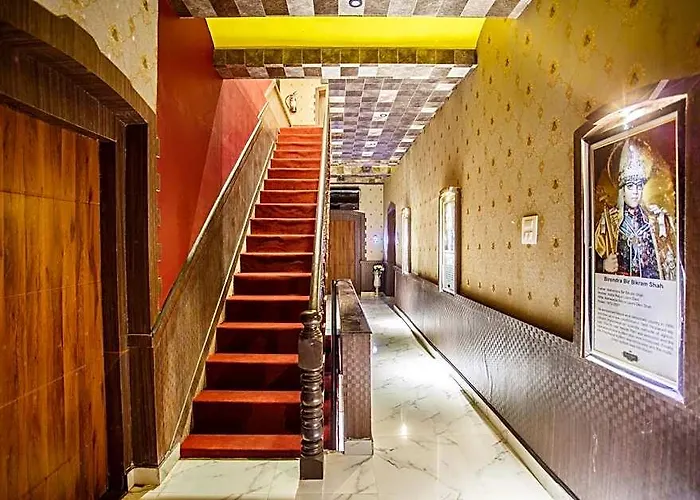 Royal Empire Boutique 3*