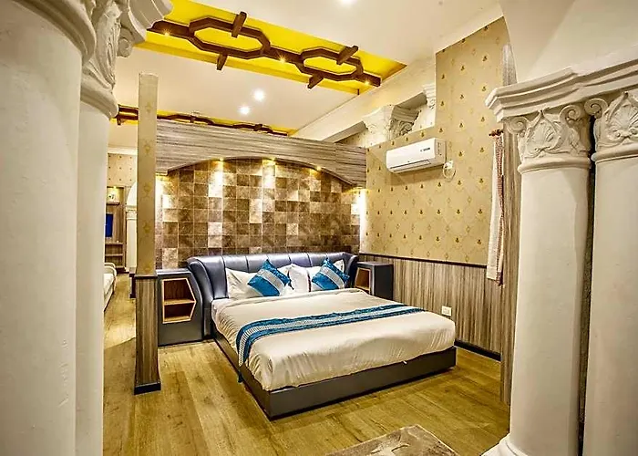 Royal Empire Boutique Hotel 3*