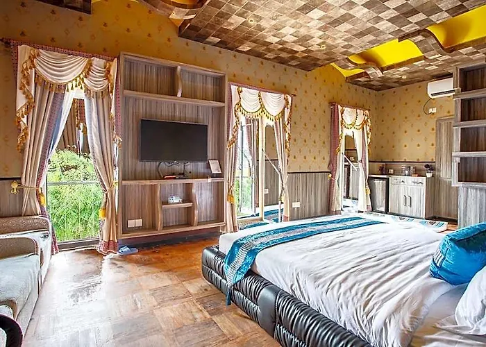 Royal Empire Boutique Hotel 3*